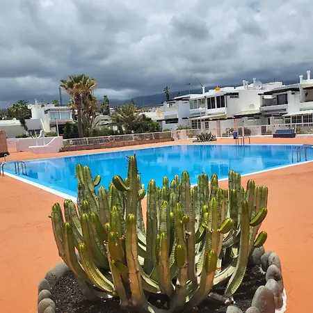 Modernes Studio-apartment Mit Pool & Meerblick 公寓