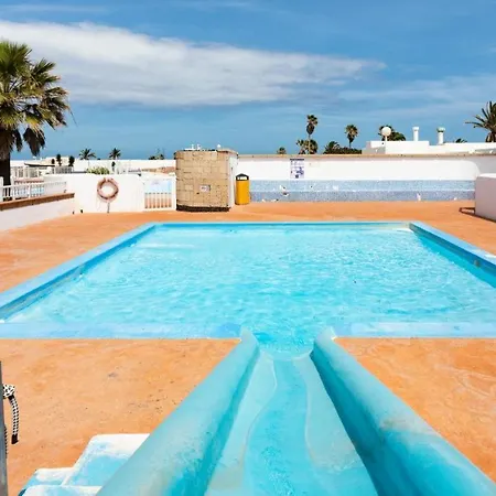 Modernes Studio-apartment Mit Pool & Meerblick